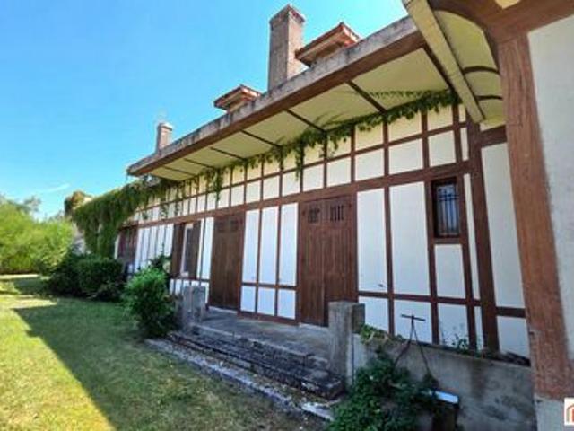 Propriété de caractère unique de 332m² avec salle de réception