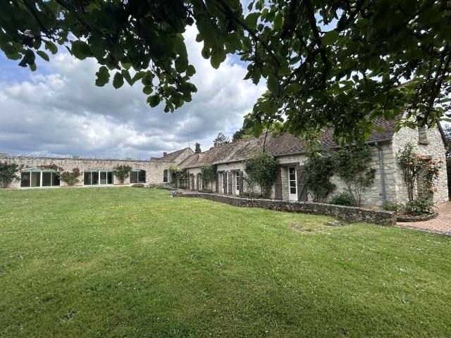 Propriété de caractère 12 pièces 638 m² avec piscine, dépendances équestres et parc de 1,4 ha à Villegats