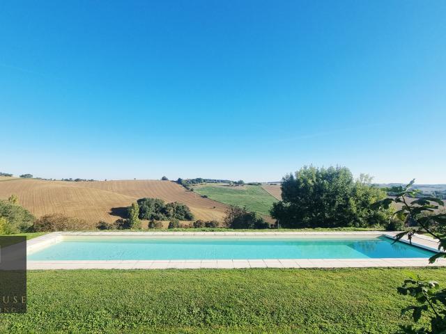 Propriété de caractère 427 m2 maison grange gîte piscine vue Pyrénées