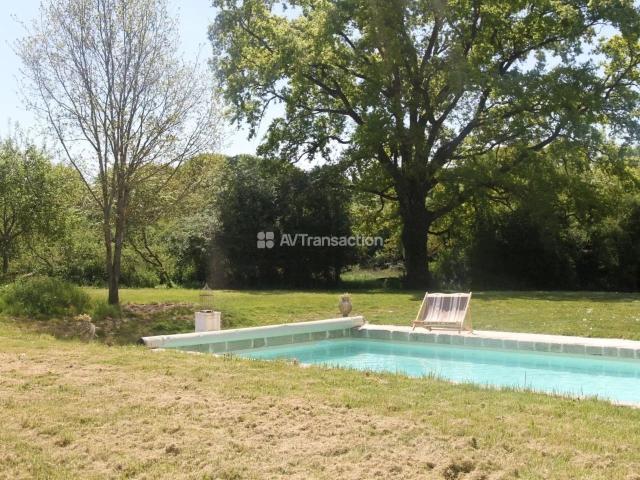 Propriété de caractère 425 m² sur 2,7 ha avec gîtes et piscine