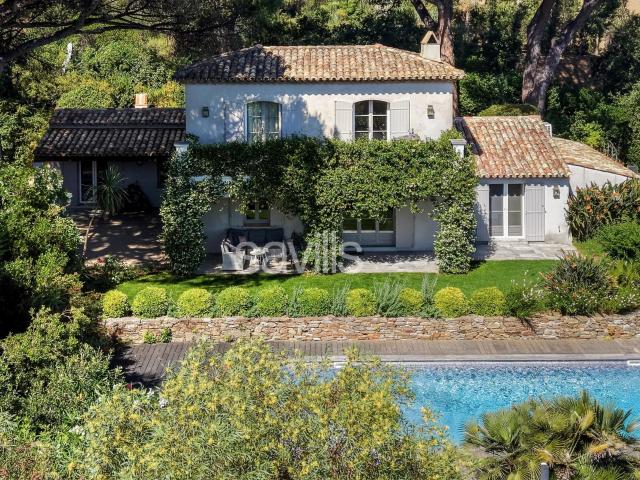Propriété de charme offrant cinq chambres dans un domaine pr. m² Saint Tropez