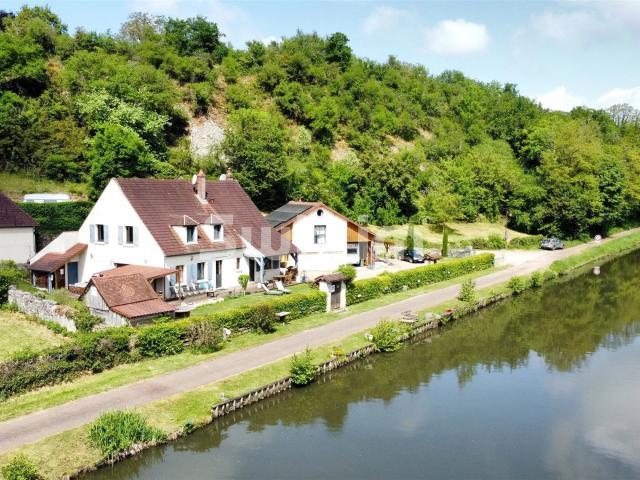Propriété de charme au bord du Canal à 5 min de Clamecy 262m² Chevroches
