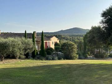 Propriété de Charme au coeur du Domaine et Golf de Pont Royal avec Vue Sur Golf