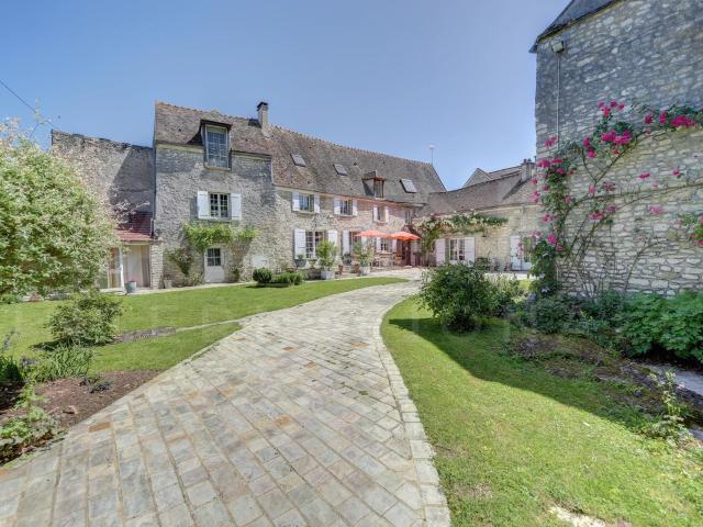 PROPRIETE DE CHARME AU COEUR DE MONTAINVILLE