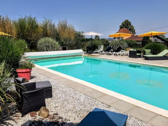 Propriété de charme avec activité de gîtes Piscine, spa 645m² Bourran