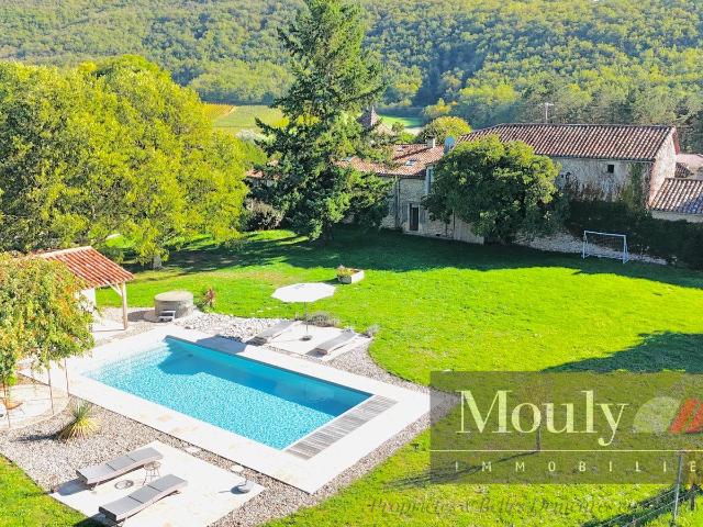 Propriete De Charme Avec Activite Professionnelle Au Coeur D. 384m² Prayssac
