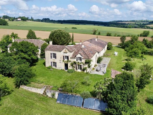 Propriété de charme avec gîte dans un environnement privilég. 430m² Condom