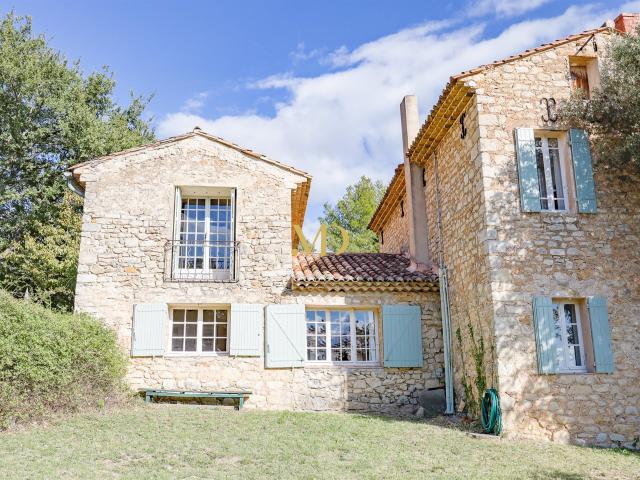Propriété de charme avec oliveraie, maison principale, et ap. 250m² Suzette
