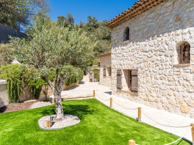 Propriété de charme avec spa de 100m2, dans un environnement. 420m² La Colle sur Loup