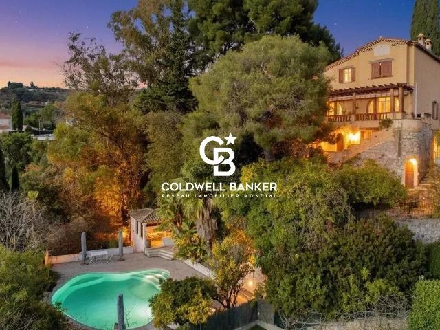 Propriété de charme avec piscine, vue mer et possibilités d’. 250m² Nice
