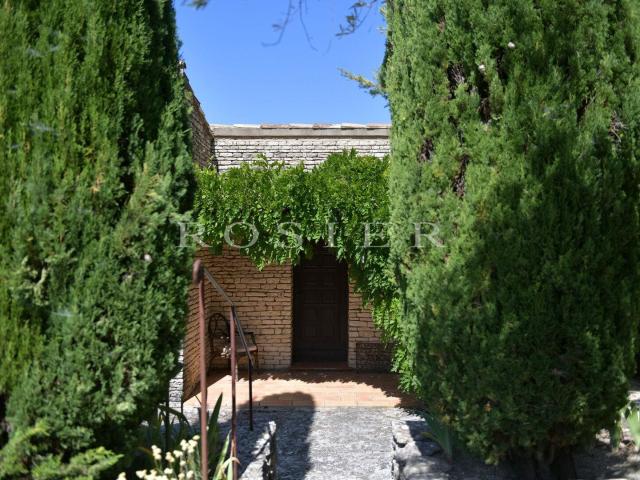 Propriété de charme avec piscine à vendre à Gordes à pied du. 200m² Gordes