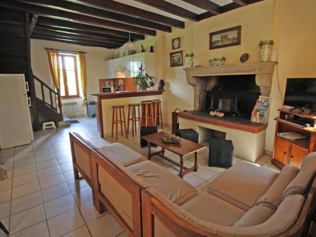 Propriété de charme avec piscine chauffée & dépendances sur + d’1 hectare