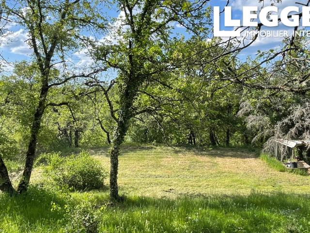 Propriété de charme avec piscine, grand terrain et hangar – proche Cahors