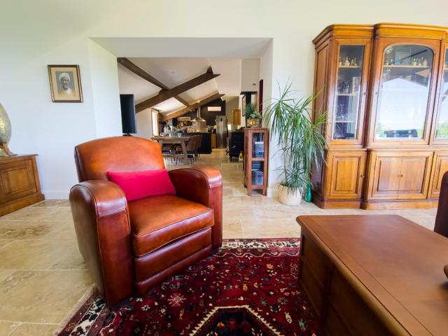 Propriété de charme avec vue panoramique, piscine et 3,6 hec