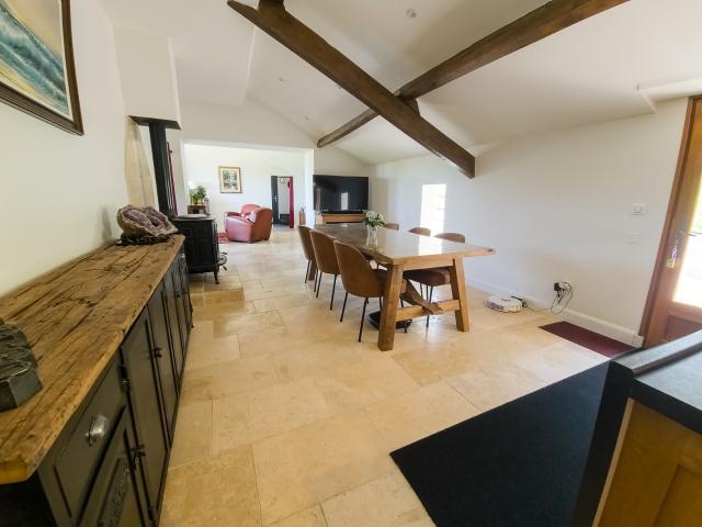 Propriété de charme avec vue panoramique, piscine et 3,6 hectares de nature Lot et Garonne