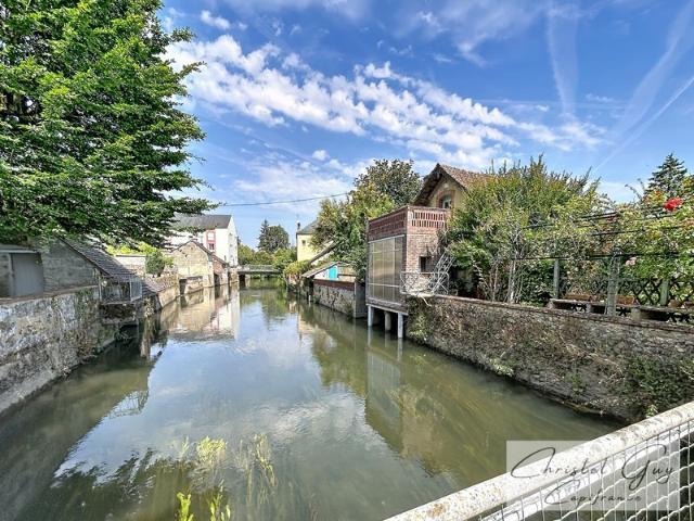 Propriété de Charme à vendre en bord du Loir 5 Chambres 2000 m² de terrain 72340 LA CHARTRE SUR LE LOIR