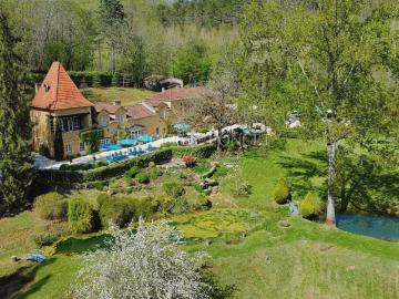 Propriété de charme dans environnement exceptionnel de 10 ha 325m² Cahors