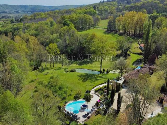 Propriété de charme dans environnement exceptionnel de 10 ha 325m² Cahors