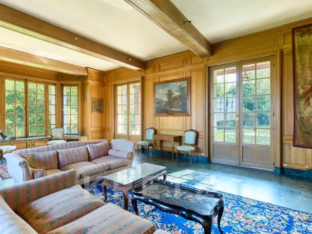 Propriété de charme dans le hameau de la Jonchère avec dépen. 423m² Rueil Malmaison