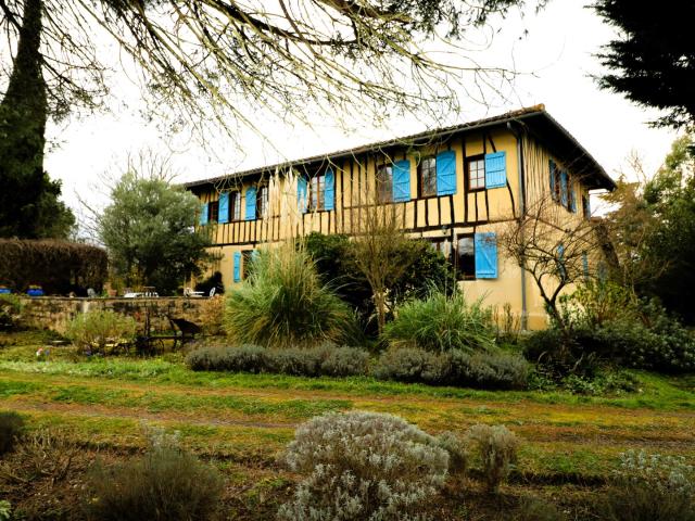 Superbe Ferme Restaurée dans son parc arboré de 5517m2 Proximité de Gimont