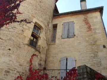 Propriété de charme dans un bourg tous commerces 360m² Catus