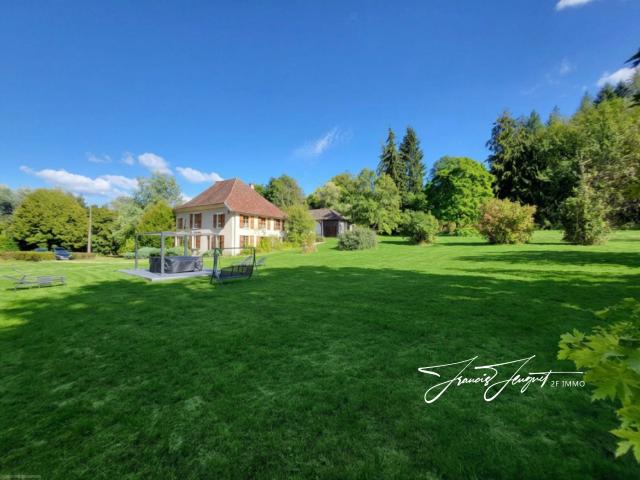 Propriété de charme de 1850 214 m2 + dépendances Parc arboré de 2 hectares Saint‑Geoire‑en‑Valdaine 38