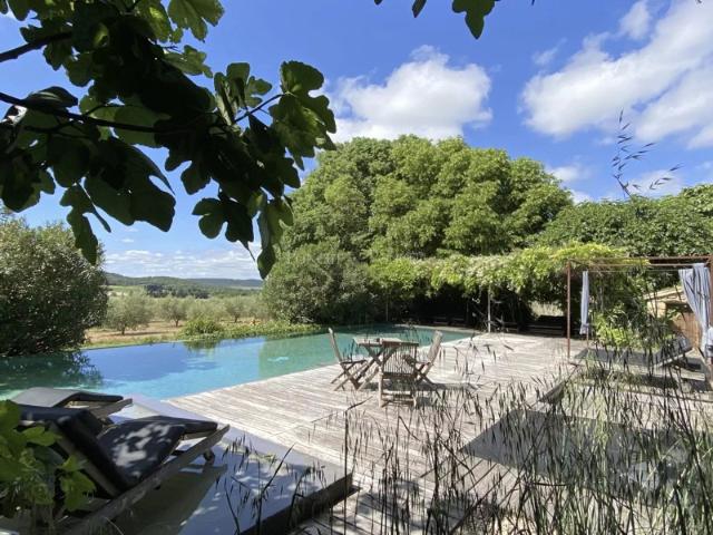 Propriété de charme et de caractère avec vue panoramique jusqu’au Duché d’Uzès