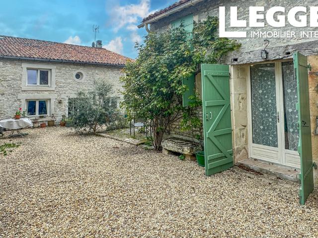 Propriété de charme et de caractère en village – 4 chambres, un studio indépendant, Grange et piscine au sel