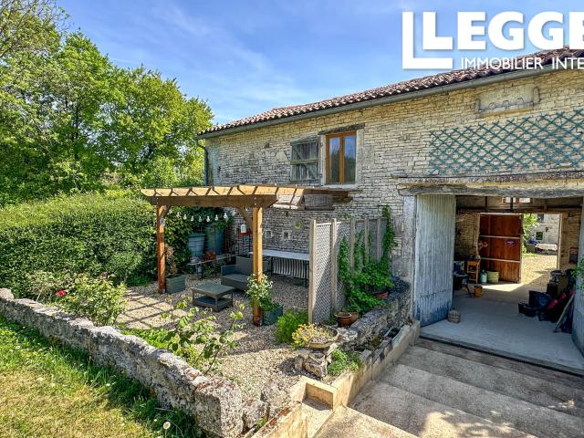 Propriété de charme et de caractère en village – 4 chambres, un studio indépendant, Grange et piscine au sel