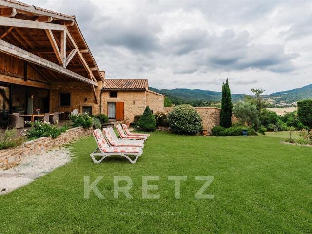 Entre forêts et panoramas sauvages, découvrez une propriété. 465m² Carcassonne