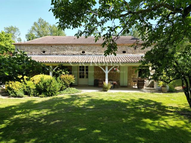 Propriété de charme en Lot et Garonne sur 3 hectares de terr. 177m² Duras