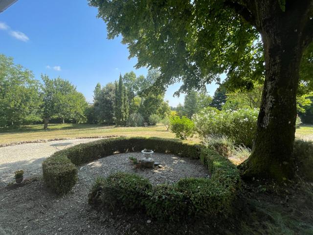 Magnifique maison en pierre avec dépendances et piscine Lo. 269m² Tourtrès