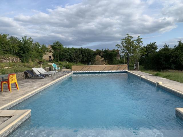 PROPRIÉTÉ DE CHARME EN PIERRE AVEC PISCINE