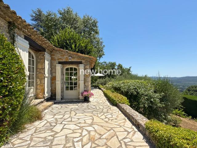 Propriété de charme en pierre avec vue panoramique exception. 160m² Montauroux