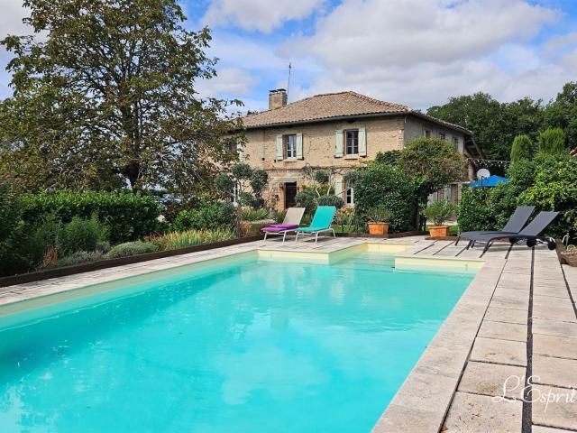 Propriété de charme en pierre rénovée, dépendance, piscine, 298m² Salvagnac
