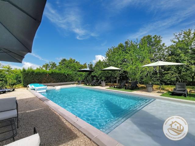 Propriété de charme rénovée avec piscine, lac privé, 3Ha de. 190m² Villefranche de Rouergue