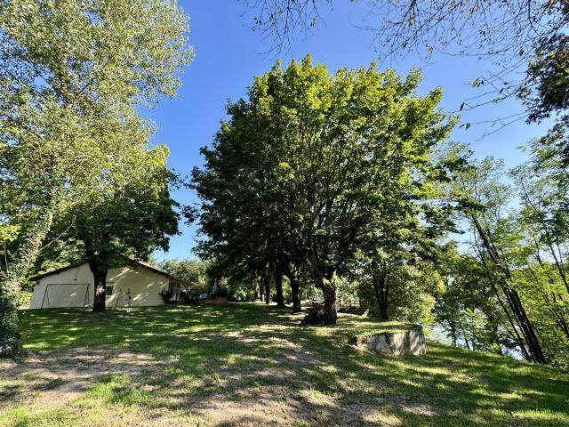 propriété de charme sur 5569M2 avec vue plongeante sur les bords de Loire