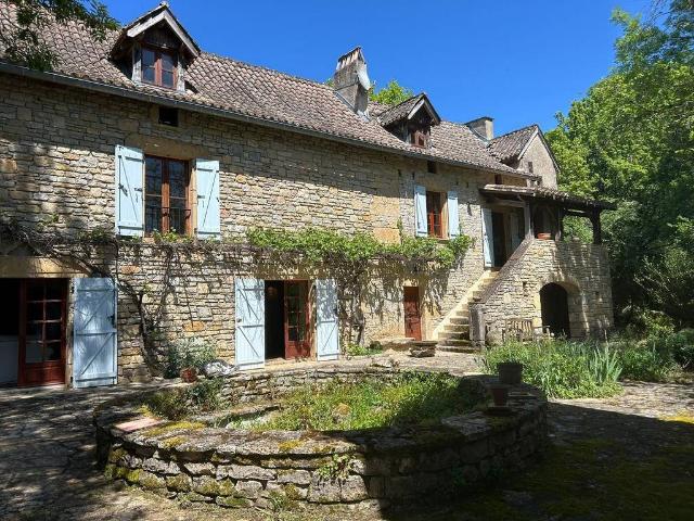 Propriété de charme sur 6837 m2 de terrain 245m² Parisot