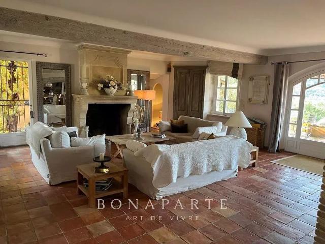 Propriété de charme située au Plan de la Tour, dans un parc. 219m² Le Plan de la Tour
