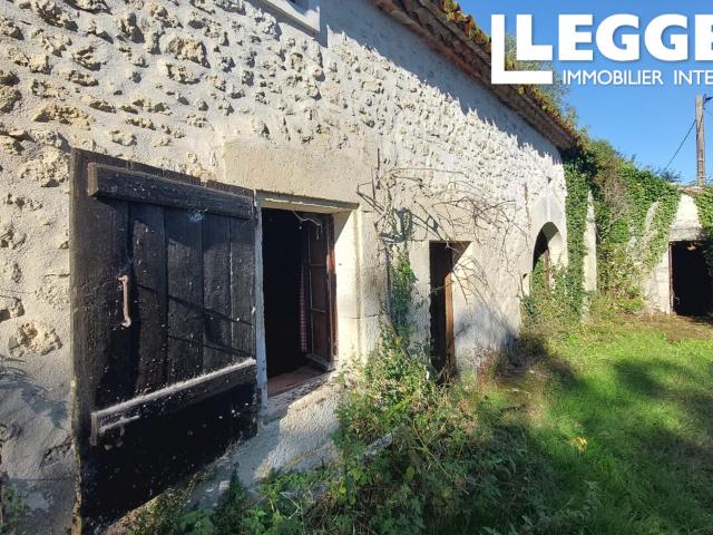 Propriété de hameau en pierres, avec dépendance et jardinet sur la commune de FOUQEBRUNE