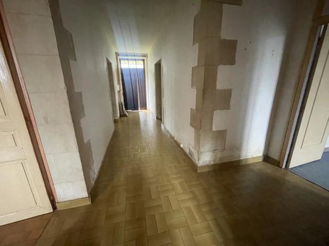 Propriété de maître à rénover – Nombreuses dépendances 126m² Arçay