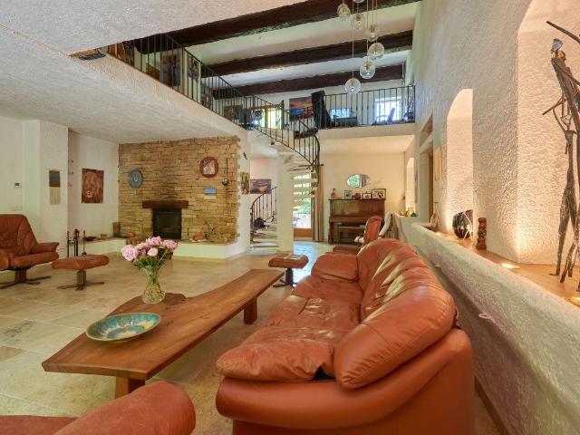 Propriété de plus de 300 m2 sur 1.2 ha à Manosque 323m² Manosque