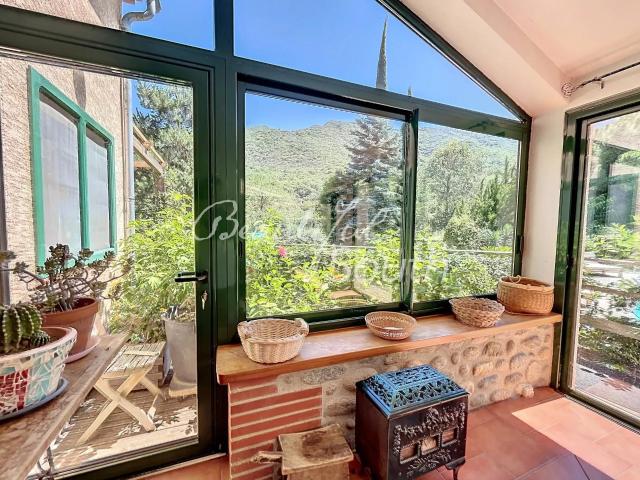 Propriete De Plain Pied Avec Gites Nichee Dans Un Ecrin De V. 147m² Estoher