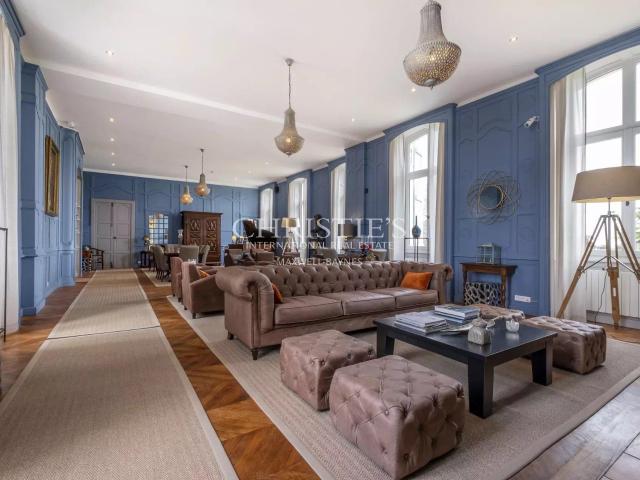 Propriété de prestige au sein d'un parc privé à proximité de. 902m² Royan