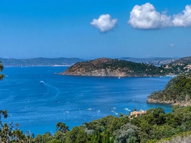 Propriété de prestige en bord de mer au Lavandou Vue mer