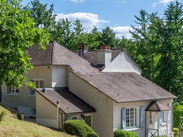 Propriété de réception et familiale en plein coeur de la Val. 460m² Milon la Chapelle