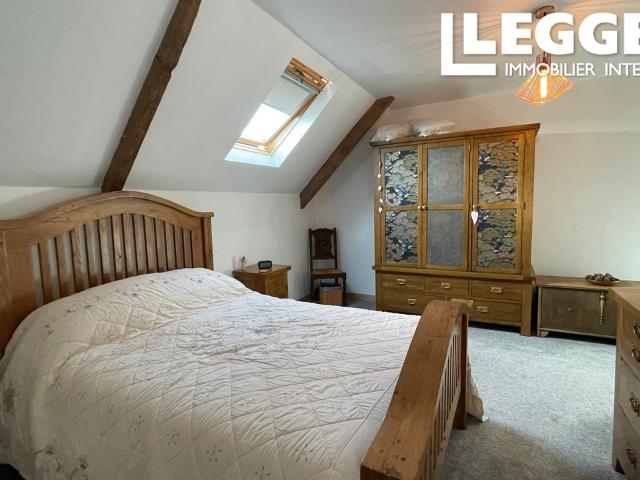 Propriété de trois chambres, dont une au rez de chaussée. Maison familiale lumineuse et spacieuse