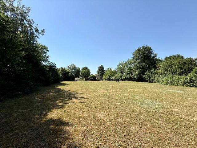 Propriété de village traditionnelle d'un excellent rapport q. 321m² Tillou