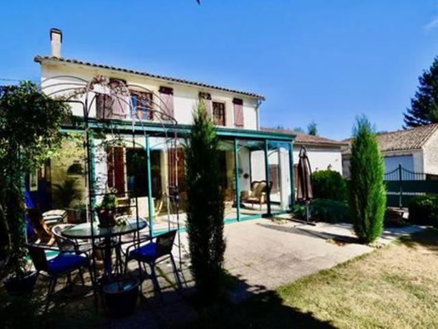 Propriété de village magnifiquement présentée avec