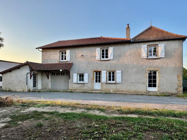 Proprieté du XIX avec grand atelier sur 3000 M2